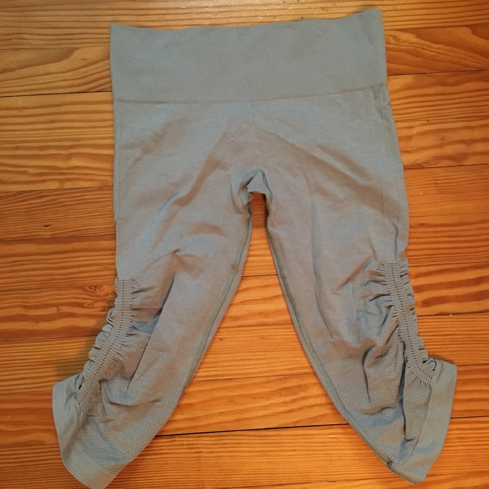 Lululemon in the flow crop II